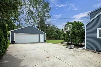 207 Crescent Drive, Neenah, WI 54956 - Photo 4