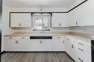 702 W 11th Ave, Oshkosh, WI 54902 - Photo 8