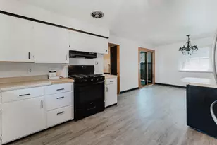 702 W 11th Ave, Oshkosh, WI 54902 - Photo 6