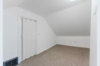 702 W 11th Avenue, Oshkosh, WI 54902 - Photo 16