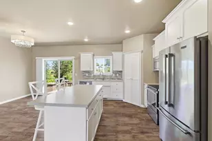 2948 Chrystella Dr, Menasha, WI 54952 - Photo 8