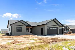 N9274 Homestead Ln, Appleton, WI 54915 - Photo 2