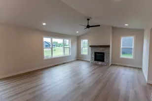 W5890 Edgewood Dr, Menasha, WI 54952 - Photo 4