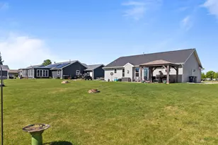 W6115 Sherwood Point Dr, Greenville, WI 54942 - Photo 16