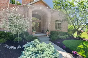 1521 Royal Crown Ct, Green Bay, WI 54313 - Photo 2