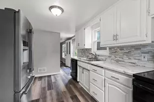 1858 Eastman Ave, Green Bay, WI 54302 - Photo 8