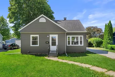 939 Sherry Street, Neenah, WI 54956 - Photo 2