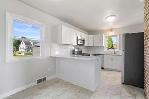 939 Sherry St, Neenah, WI 54956 - Photo 8