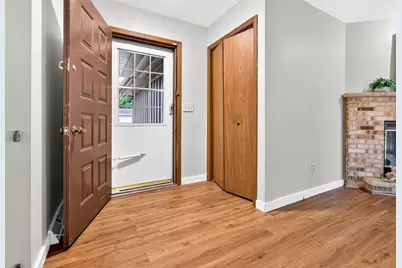 121 Alexander Drive, Neenah, WI 54956 - Photo 4