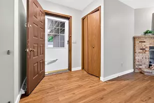121 Alexander Dr, Neenah, WI 54956 - Photo 4