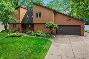 516 E Eagle Terrace, Green Bay, WI 54313 - Photo 2