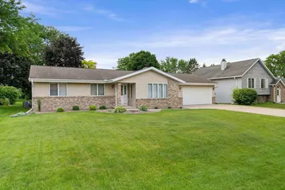 2615 W Sunnyview Circle, Appleton, WI 54914 - Photo 2