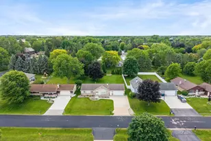 2615 W Sunnyview Cir, Appleton, WI 54914 - Photo 6