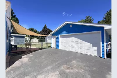 512 W 19th Avenue, Oshkosh, WI 54904 - Photo 2