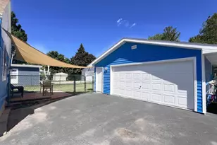 512 W 19th Ave, Oshkosh, WI 54904 - Photo 2
