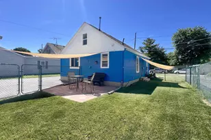 512 W 19th Ave, Oshkosh, WI 54904 - Photo 4