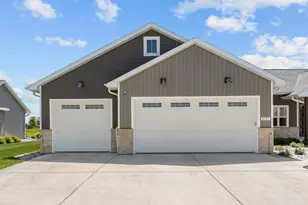 2157 Fox Pt Cir, De Pere, WI 54115 - Photo 4
