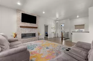 2157 Fox Pt Cir, De Pere, WI 54115 - Photo 18