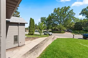 2100 Hillside Ln, Green Bay, WI 54302 - Photo 34