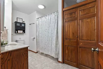 2100 Hillside Lane, Green Bay, WI 54302 - Photo 24
