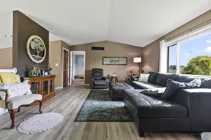 1329 S Franco Ct, De Pere, WI 54115 - Photo 14