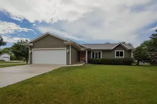 1054 Sycamore Tree Dr, Fond du Lac, WI 54935 - Photo 1
