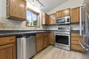 1054 Sycamore Tree Dr, Fond du Lac, WI 54935 - Photo 10