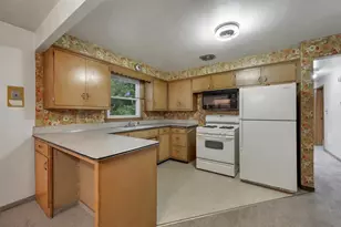 962 Coppens Rd, Green Bay, WI 54303 - Photo 10