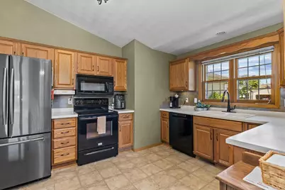 2071 Greengrove Street, Kaukauna, WI 54130 - Photo 14