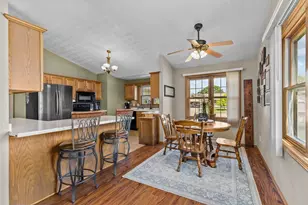 2071 Greengrove St, Kaukauna, WI 54130 - Photo 12