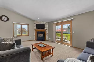 2071 Greengrove St, Kaukauna, WI 54130 - Photo 6