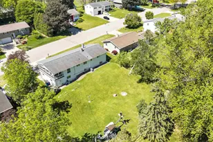 1602 Bruce Ln, Green Bay, WI 54304 - Photo 18