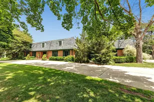 675 Sunset Cir, Green Bay, WI 54301 - Photo 2