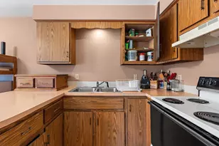 1633 W Weiland Ln, Appleton, WI 54914 - Photo 8