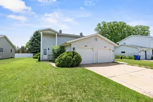 1633 W Weiland Ln, Appleton, WI 54914 - Photo 2