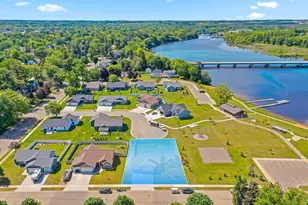 606 W 3rd St, Shawano, WI 54166 - Photo 2