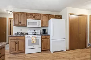 1102 Carriage Cir, Fond du Lac, WI 54935 - Photo 6