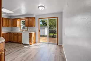 1634 Lilac Ln, Green Bay, WI 54302 - Photo 4