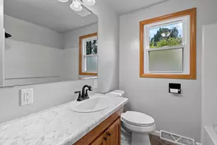 1634 Lilac Ln, Green Bay, WI 54302 - Photo 8