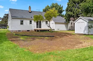 1634 Lilac Ln, Green Bay, WI 54302 - Photo 14