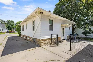 135 W 23rd Ave, Oshkosh, WI 54902 - Photo 32