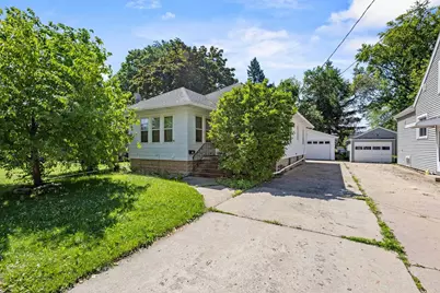 135 W 23rd Avenue, Oshkosh, WI 54902 - Photo 1
