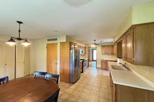 534 Demarest St, Waupaca, WI 54981 - Photo 2