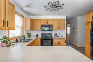 705 Riverview Dr, Fremont, WI 54940 - Photo 8