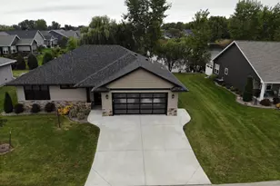 5039 N Milkweed Trl, Appleton, WI 54913 - Photo 2