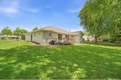 127 W Barefoot Court, Appleton, WI 54913 - Photo 2