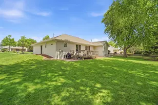127 W Barefoot Ct, Appleton, WI 54913 - Photo 2