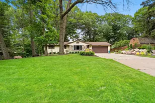 2565 Hazelwood Ln, Green Bay, WI 54304 - Photo 4