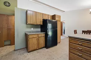 2025 W Harvest Dr, Appleton, WI 54914 - Photo 6