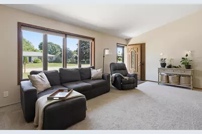 2025 W Harvest Drive, Appleton, WI 54914 - Photo 4